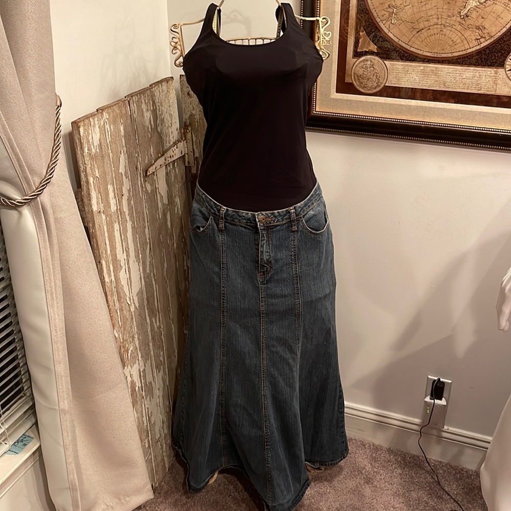 ST JOHN’S BAY MAXI DENIM SKIRT SIZE 14 STRETCH
